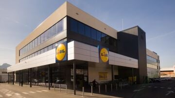 Imagen de archivo de la fachada de un supermercado Lidl