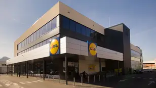 Imagen de archivo de la fachada de un supermercado Lidl