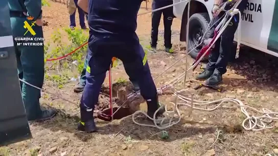 Encuentran restos óseos en un pozo en Manzanares donde se busca al empresario desaparecido Jesús González Borrajo Encuentran restos óseos en un pozo en Manzanares donde se busca al empresario desaparecido Jesús González Borrajo