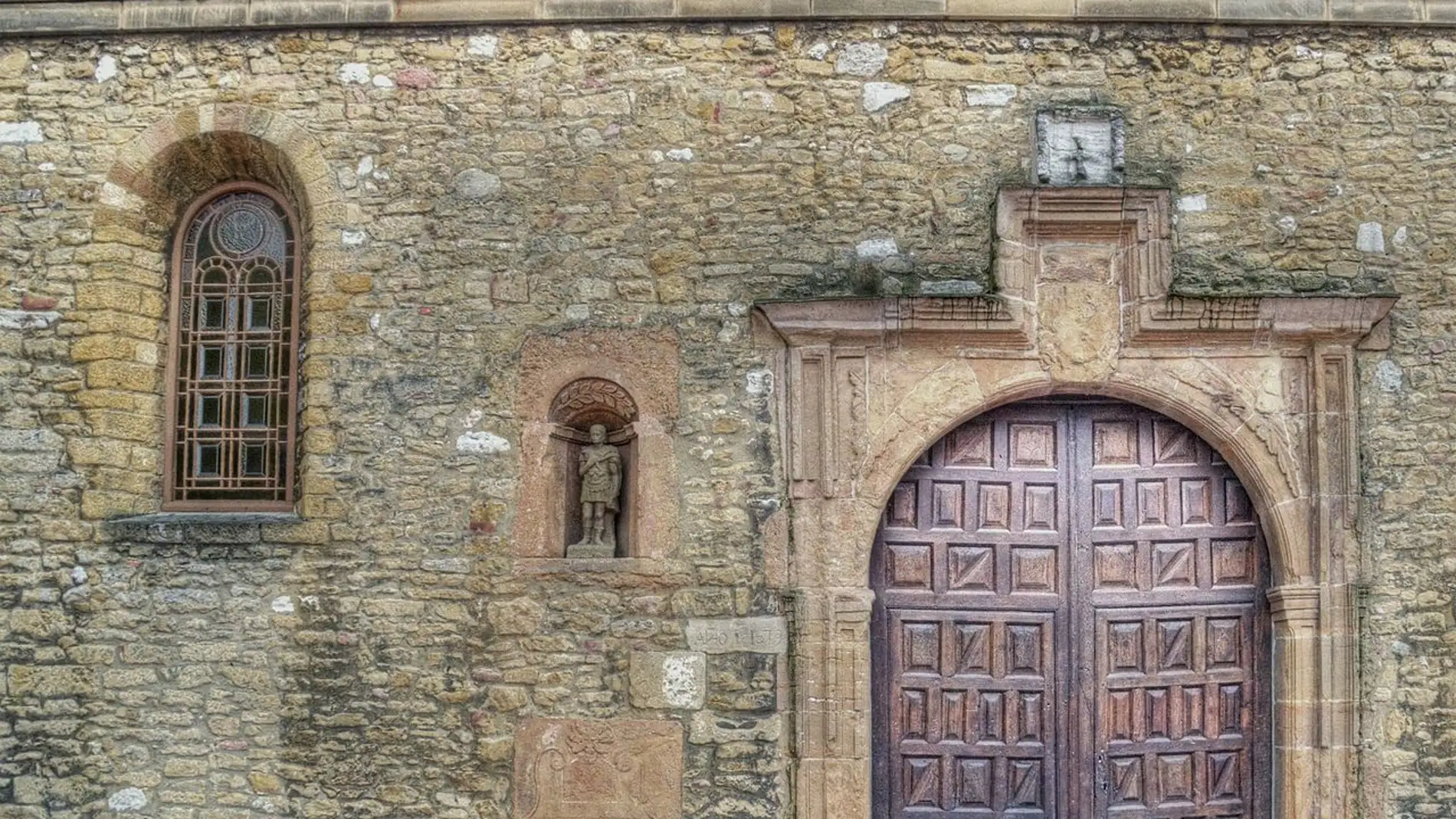 Iglesia de San Tirso el Real de Oviedo: ¿sabías que tiene tres plantas, y dos de ellas subterráneas?
