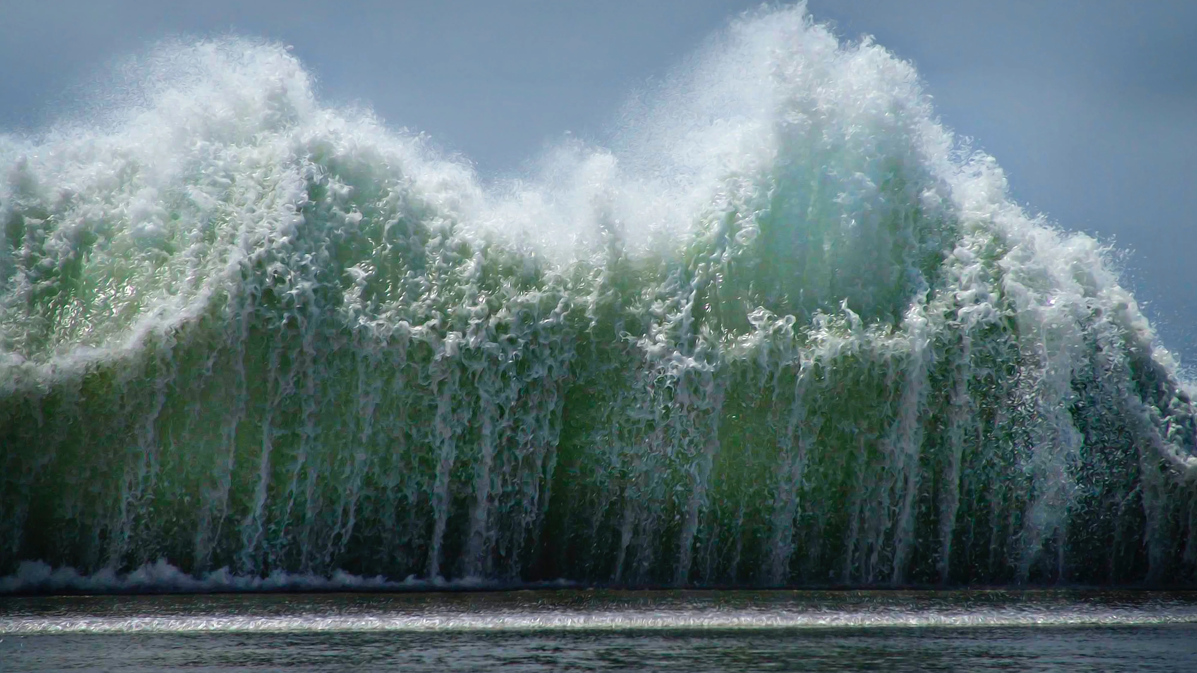 Una ola de mar gigante