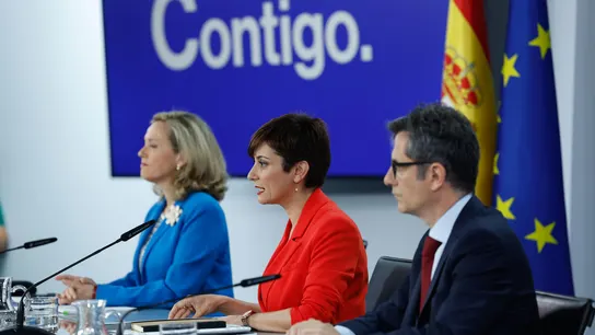 Nadia Calviño, Isabel Rodríguez y Félix Bolaños en la rueda de prensa tras el Consejo de Ministros Nadia Calviño, Isabel Rodríguez y Félix Bolaños en la rueda de prensa tras el Consejo de Ministros