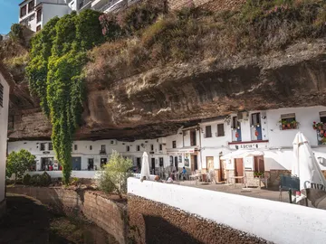 Setenil de las Bodegas, en Cádiz Setenil de las Bodegas, en Cádiz