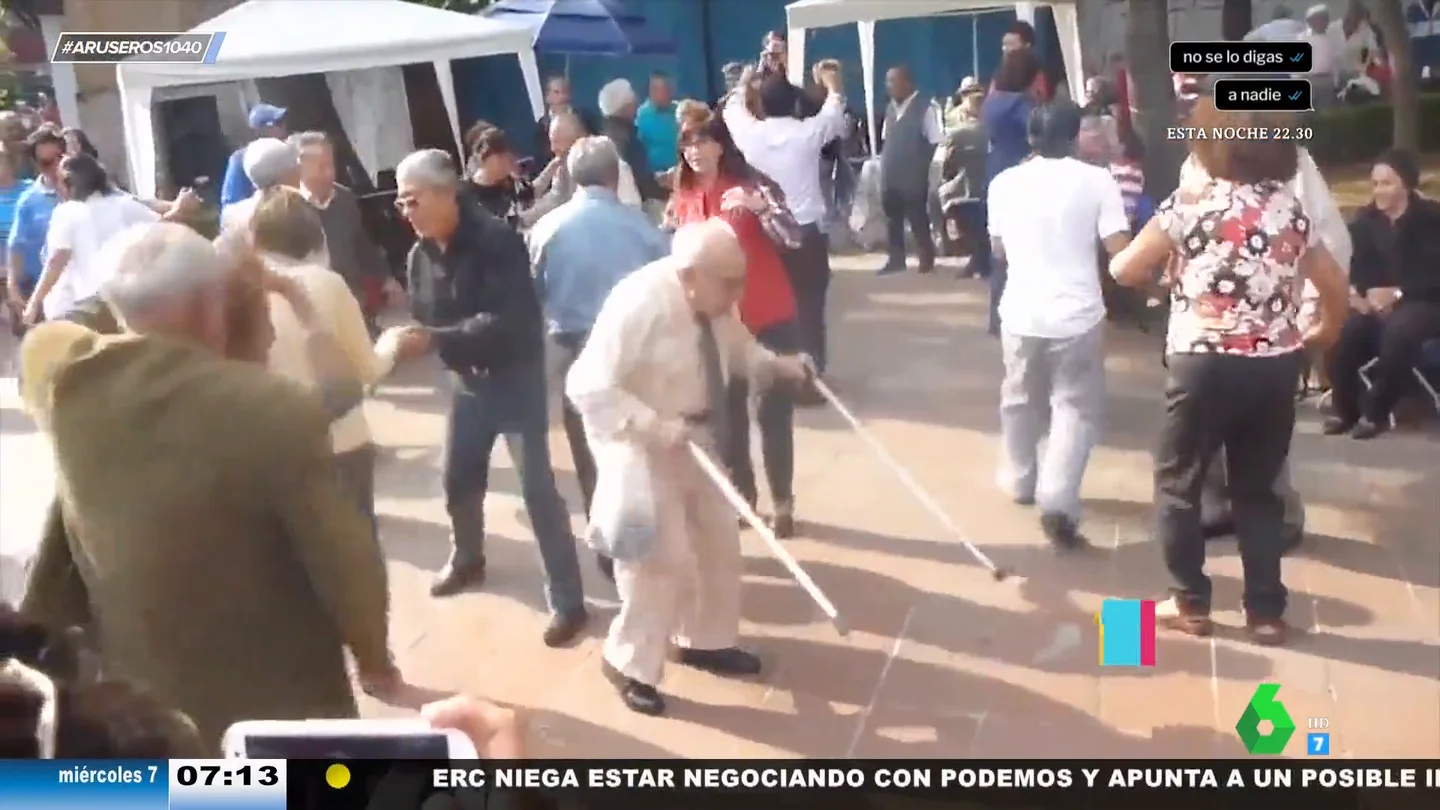 "Los 60 de ahora son los 40 de antes": Angie Cárdenas consuela a Alfonso Arús, que no quiere ser viejo (pero sí jubilarse) "Los 60 de ahora son los 40 de antes": Angie Cárdenas consuela a Alfonso Arús, que no quiere ser viejo (pero sí jubilarse)