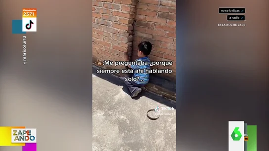 La 'tierna' razón por la que un niño habla solo con una pared: "No había visto nada más romántico desde Romeo y Julieta" La 'tierna' razón por la que un niño habla solo con una pared: "No había visto nada más romántico desde Romeo y Julieta"