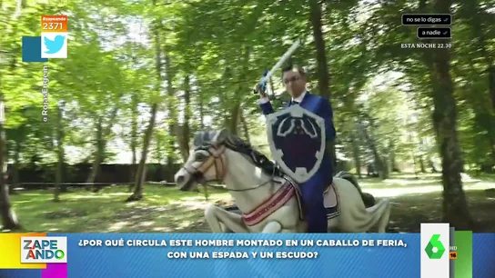 La cómica aparición de un novio en su boda a lomos de un 'caballo': "Yo soy ella y me voy" La cómica aparición de un novio en su boda a lomos de un 'caballo': "Yo soy ella y me voy"