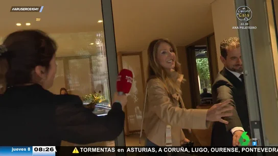 La graciosa reacción de Carolina Molas al preguntarle si lo que lleva en la bolsa es para Íñigo Onieva La graciosa reacción de Carolina Molas al preguntarle si lo que lleva en la bolsa es para Íñigo Onieva