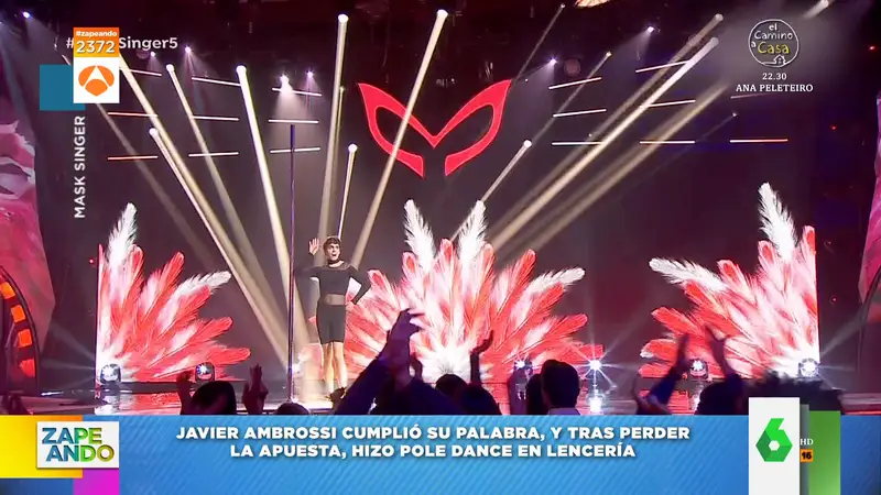 El momentazo de Javier Ambrossi bailando pole dance en 'Mask Singer' tras perder una apuesta