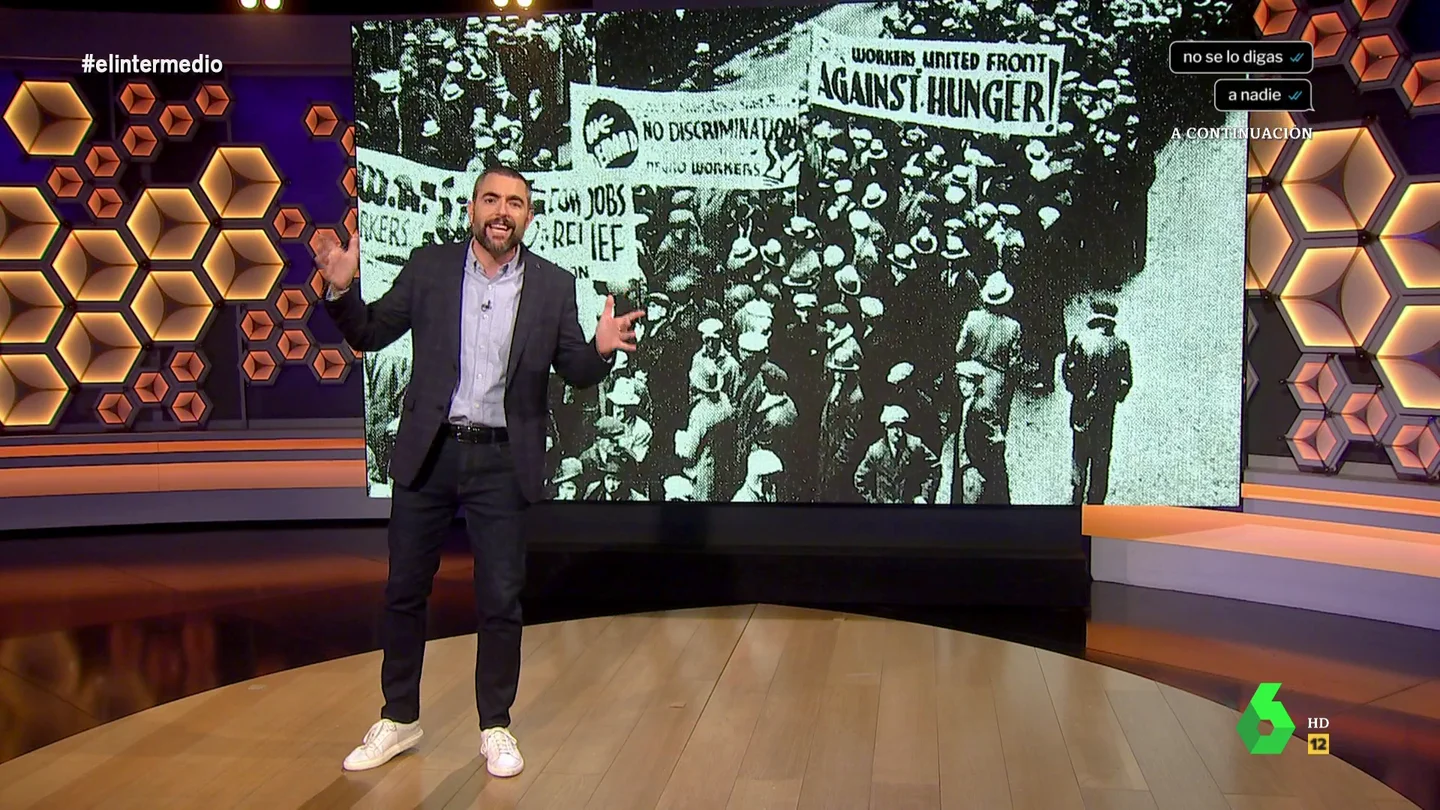 De Podemos y Sumar a la II República: Dani Mateo explica cómo a la menor ocasión, la izquierda se apuñala llamándose disidente "La izquierda está desunida y enfrentada desde el minuto uno", afirma Dani Mateo, que en este vídeo muestra a Podemos y Sumar lo difícil que es lograr la unidad en la izquierda, desde los "balazos" en la II República, hasta el Iglesias vs. Errejón.