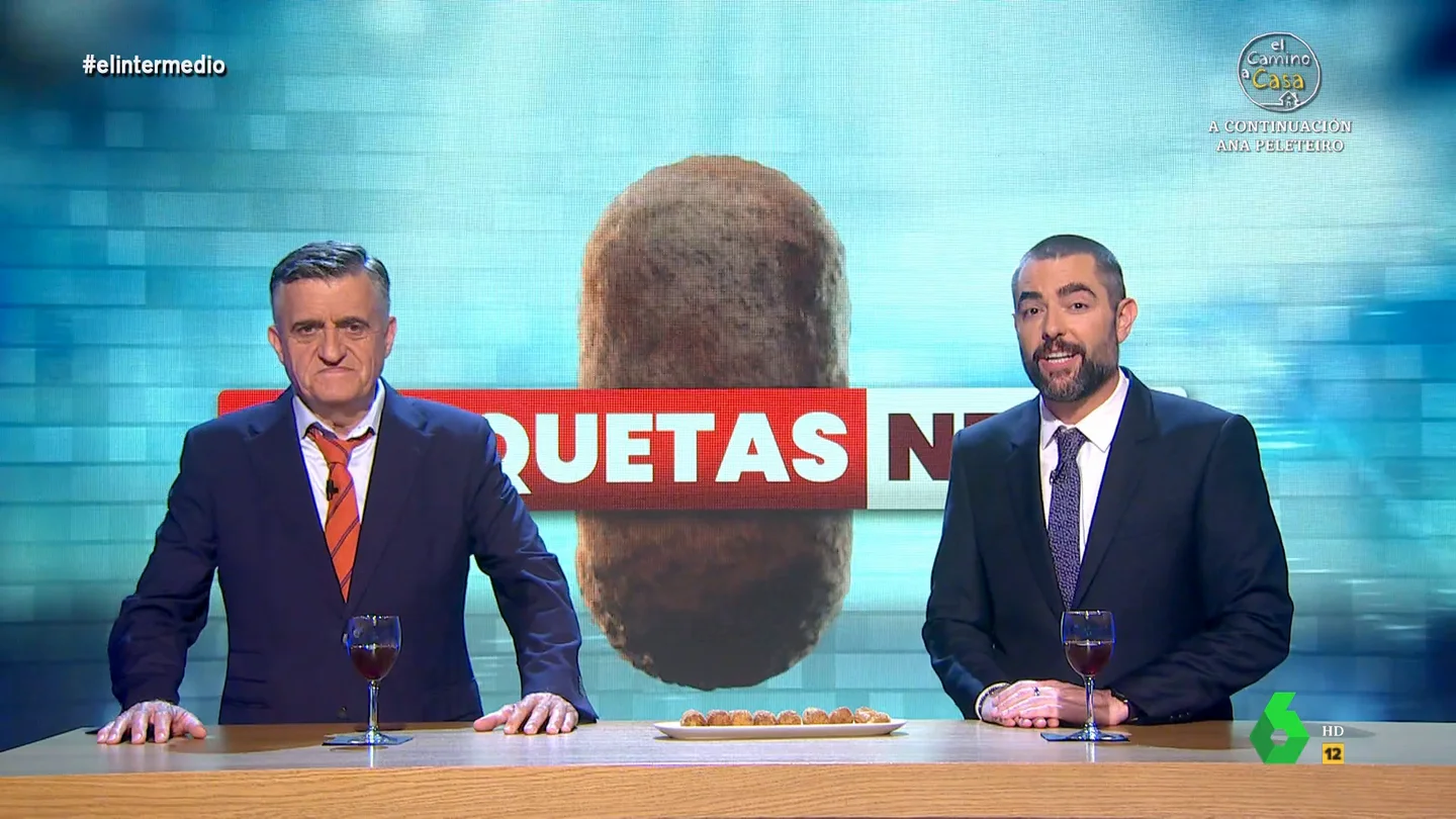 Dani Mateo felicita a quienes reservaron las vacaciones antes del adelanto electoral La Junta Electoral eximirá de la mesa electoral a quienes ya tenían pagadas las vacaciones antes del 29 de mayo y exigirá el DNI para el voto por correo. Wyoming y Dani Mateo analizan estas y otras 'sobras informativas' en este vídeo.