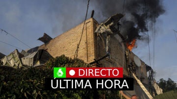 Un edificio en llamas tras un bombardeo ruso en Jersón