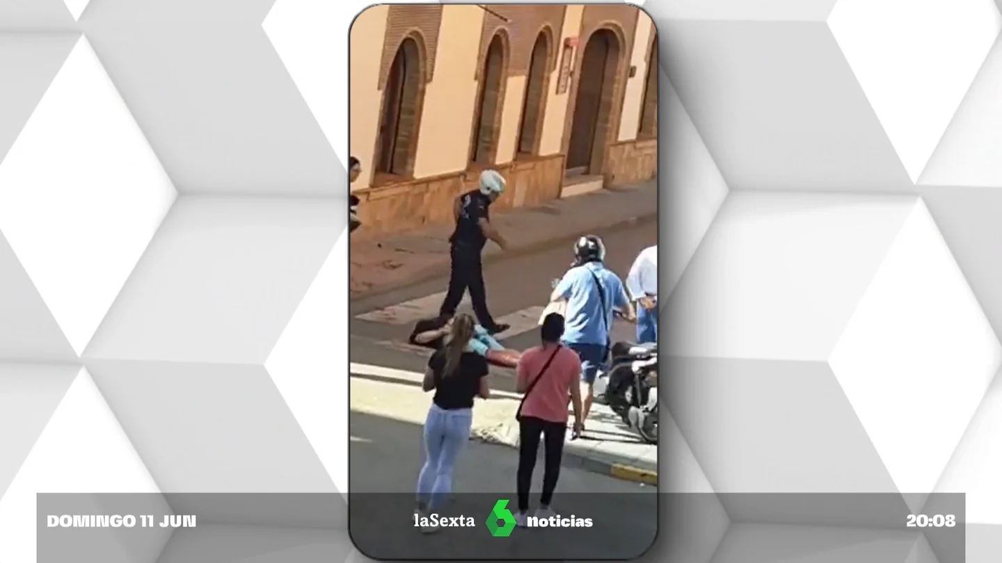 Muere un policía en Andújar en una pelea entre vecinos y su agresor es abatido a tiros por otro agente Muere un policía en Andújar en una pelea entre vecinos y su agresor es abatido a tiros por otro agente
