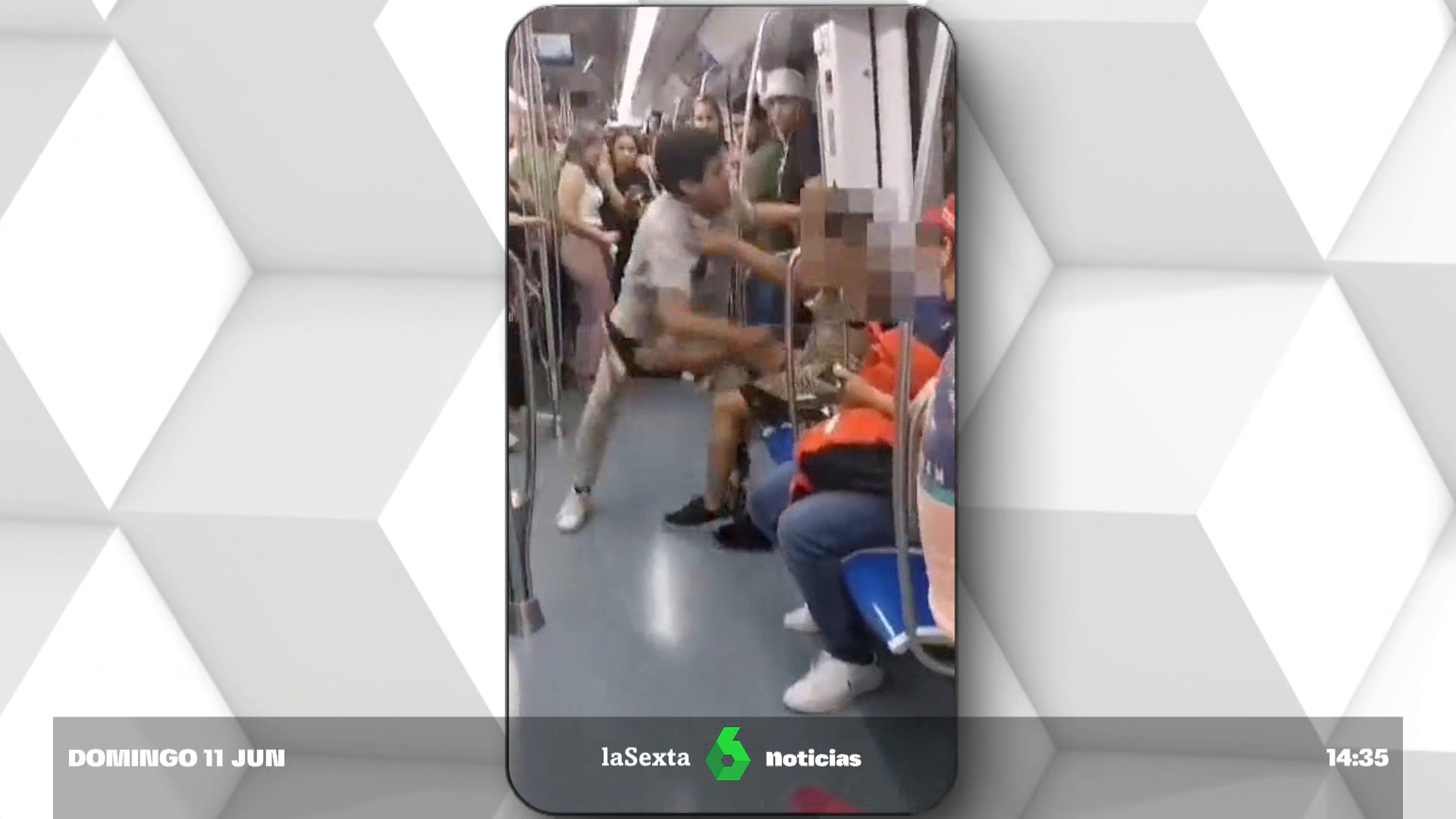 Investigan una agresión tránsfoba en el Metro de Barcelona: un hombre  golpea e insulta brutalmente con insultos y patadas