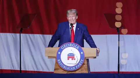 El expresidente estadounidense Donald Trump habla durante un mitin en Columbus, Georgia, este 10 de junio de 2023.