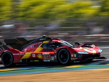 Ferrari y Toyota pelean por la victoria en Le Mans a falta de 4 horas Ferrari y Toyota pelean por la victoria en Le Mans a falta de 4 horas