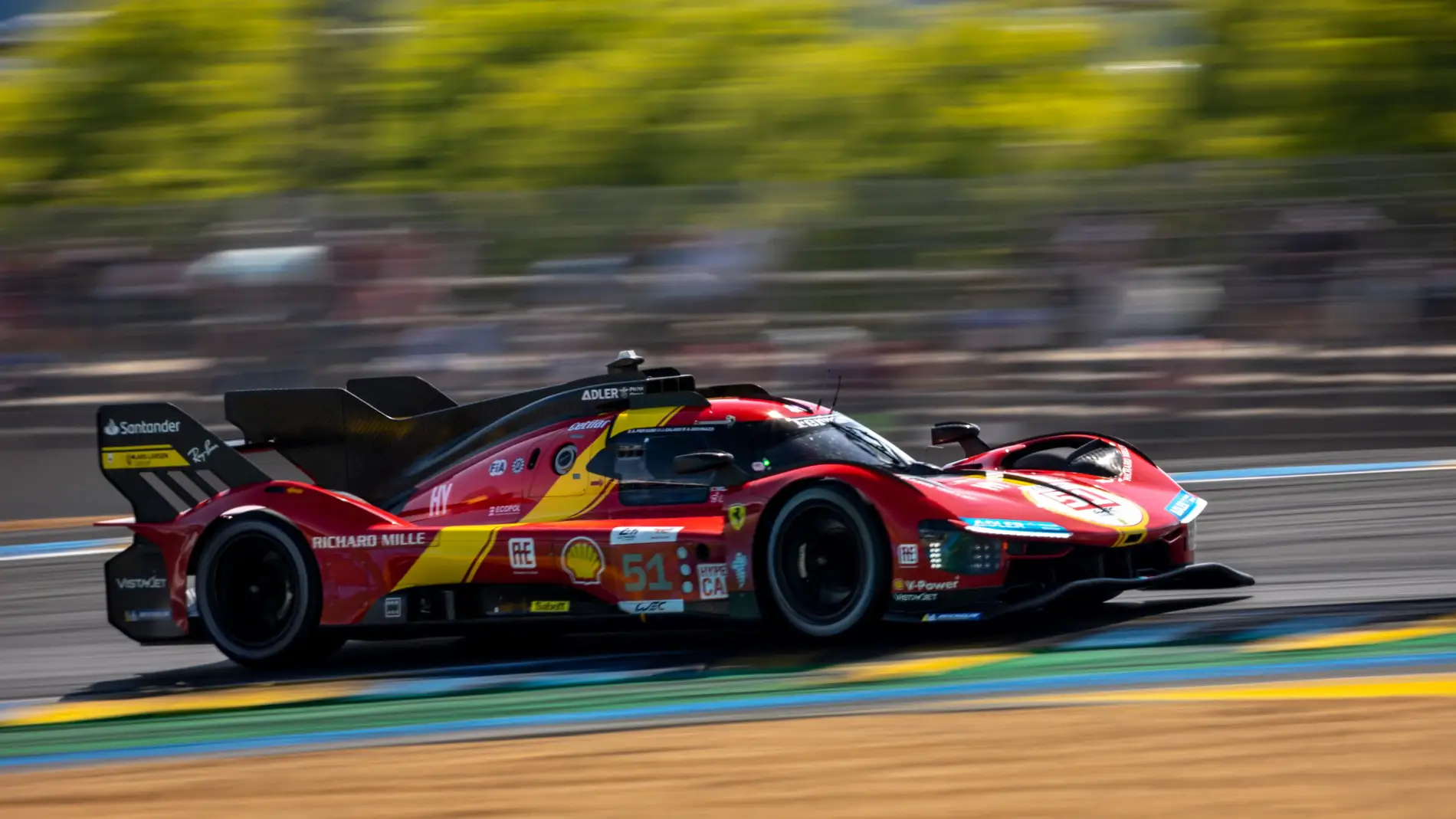 Ferrari y Toyota pelean por la victoria en Le Mans a falta de 4 horas