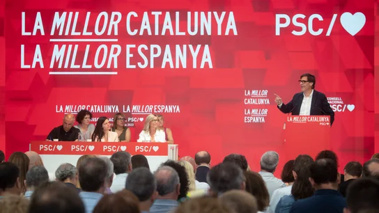 El PSOE advierte de que la convivencia está en juego mientras que Feijóo se ve ganador y cuestiona los debates El PSOE advierte de que la convivencia está en juego mientras que Feijóo se ve ganador y cuestiona los debates
