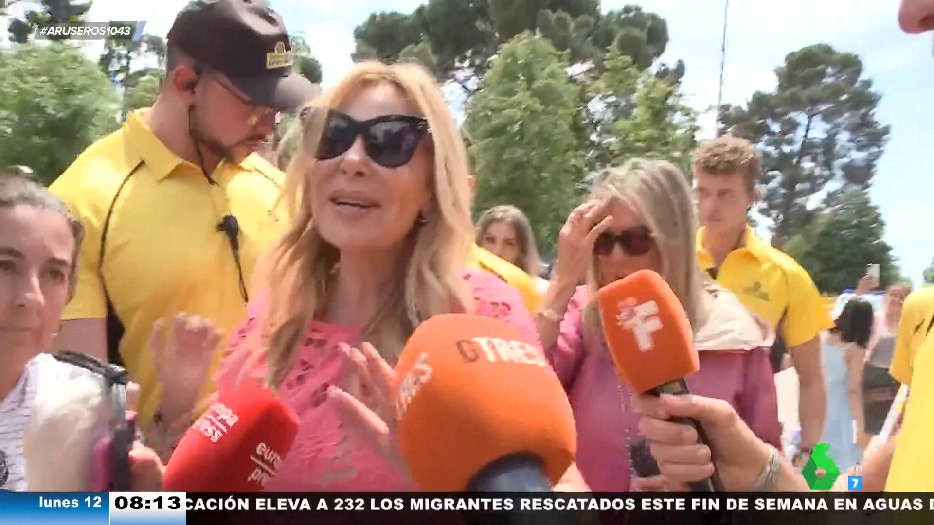 Ana Obregón acude con guardaespaldas a la firma de su libro por la cantidad de gente que la esperaba en la Feria del Libro