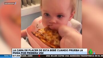 La divertida reacción de una bebé cuando prueba la pizza por primera vez: "Nos representa"