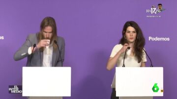 Vídeo manipulado - La actuación musical de Podemos en plena comparecencia ante los medios de comunicación