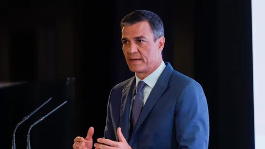 Sánchez avisa del "riesgo" jurídico y presupuestario si Feijóo deroga medidas acordadas con Bruselas. Sánchez avisa del "riesgo" jurídico y presupuestario si Feijóo deroga medidas acordadas con Bruselas.