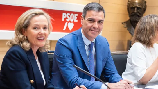 Nadia Calviño junto a Pedro Sánchez en Ferraz Nadia Calviño junto a Pedro Sánchez en Ferraz