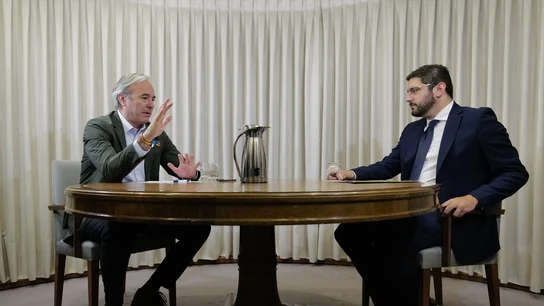 Los candidatos del PP y VOX a la Presidencia del Gobierno de Aragón, Jorge Azcón (i) y Alejandro Nolasco (d), respectivamente, mantienen una reunión en la sala del Torreón del Palacio de la Aljafería (Zaragoza). Los candidatos del PP y VOX a la Presidencia del Gobierno de Aragón, Jorge Azcón (i) y Alejandro Nolasco (d), respectivamente, mantienen una reunión en la sala del Torreón del Palacio de la Aljafería (Zaragoza).
