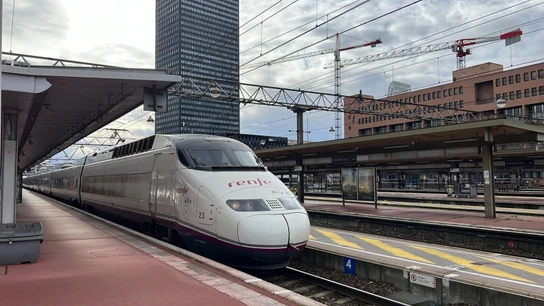 AVE de Renfe en Lyon. AVE de Renfe en Lyon.