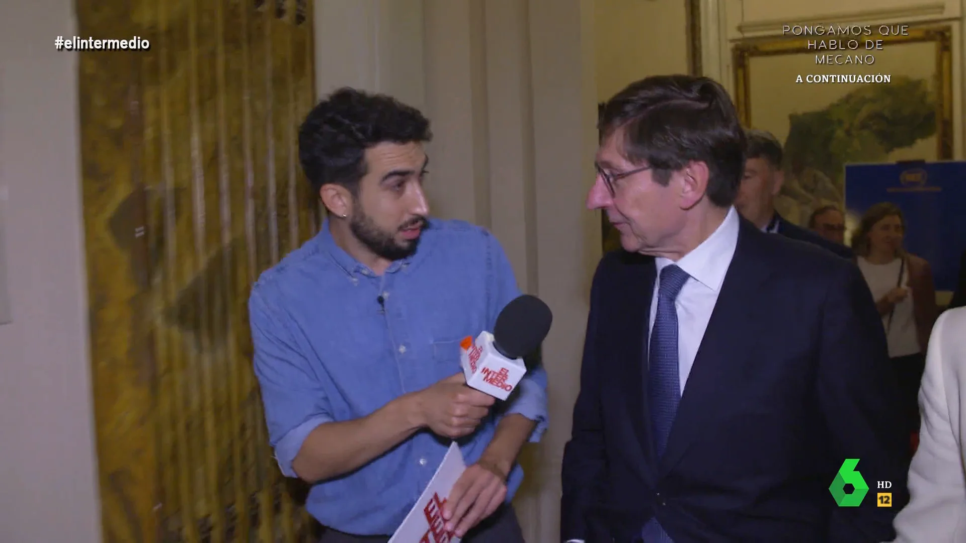 "Tendrían que mirar eso", le comenta Isma Juárez a Juan Ignacio Goirigolzarri, presidente de CaixaBank, en el desayuno informativo de Nueva Economía. La reacción del directivo al comentario del reportero de El Intermedio, en este vídeo.