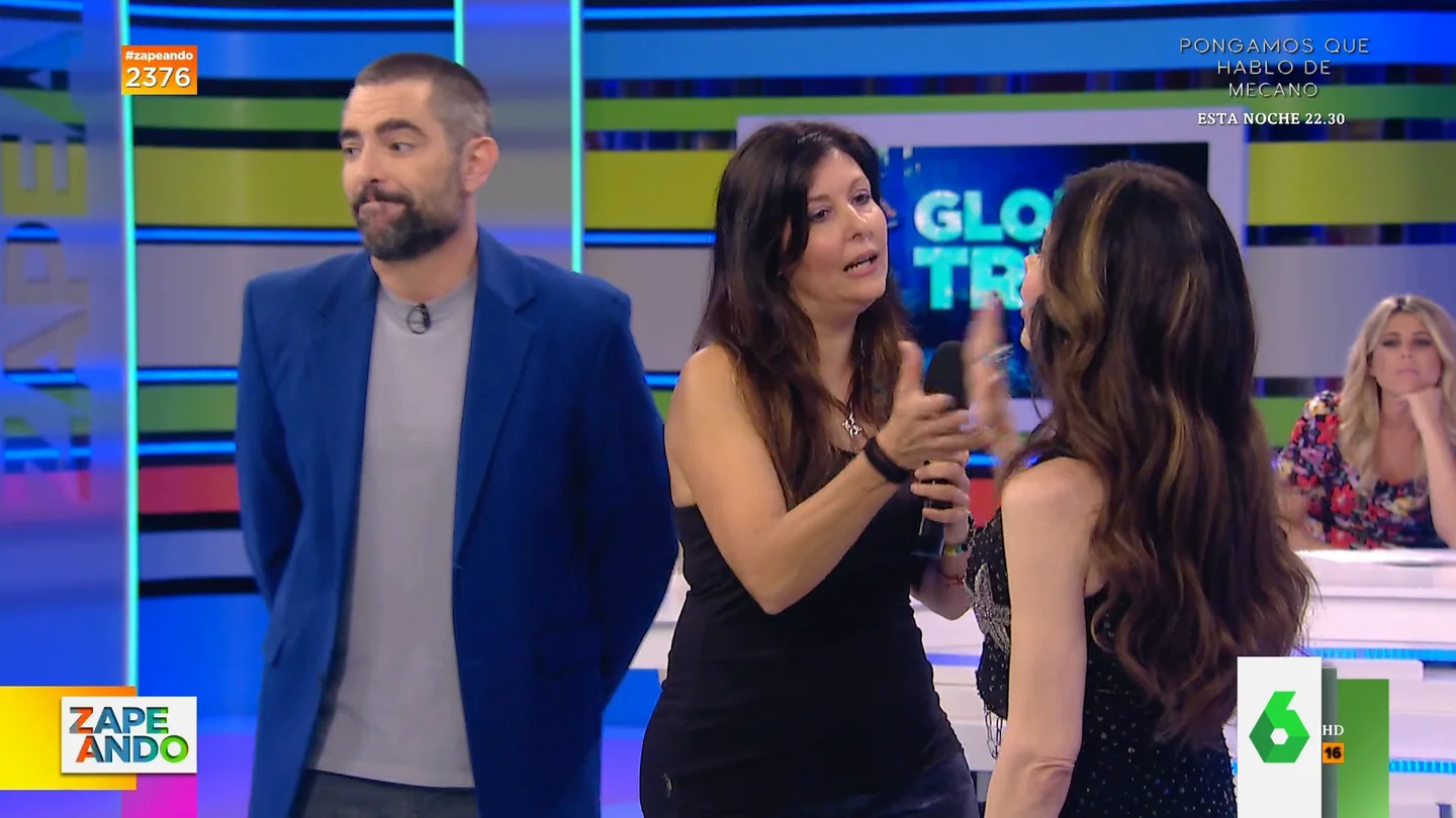 Dani Mateo pide a Glorita Trevi que firme a su fan en el cuerpo Dani Mateo pide a Glorita Trevi que firme a su fan en el cuerpo