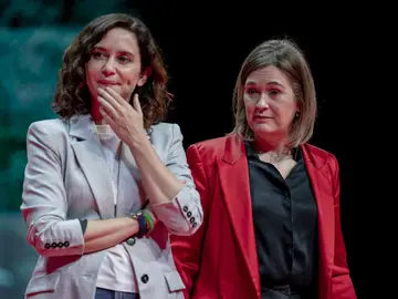 La presidenta de la Comunidad de Madrid, Isabel Díaz Ayuso, y la ahora exconsejera de Cultura, Marta Rivera de la Cruz.