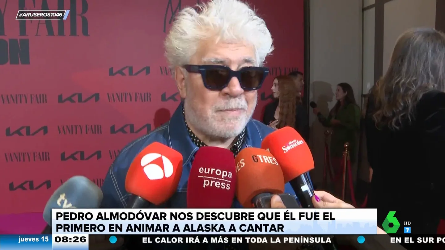 La sorprendente confesión de Almodóvar sobre Alaska: "Fui yo el que la aconsejó que empezara a cantar" La sorprendente confesión de Almodóvar sobre Alaska: "Fui yo el que la aconsejó que empezara a cantar"
