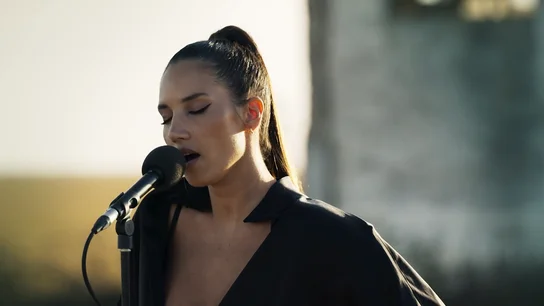 La espectacular actuación de India Martínez cantando esta preciosa canción de Mecano, Me cuesta tanto olvidarte La espectacular actuación de India Martínez cantando esta preciosa canción de Mecano, Me cuesta tanto olvidarte