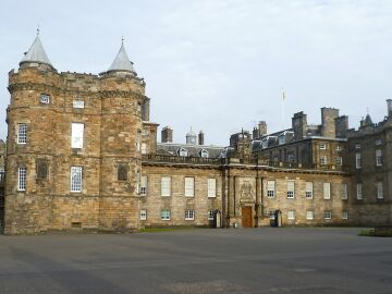 Palacio de Holyrood de Edimburgo: ¿sabías que en la capilla inicial se encontraba una importante reliquia?