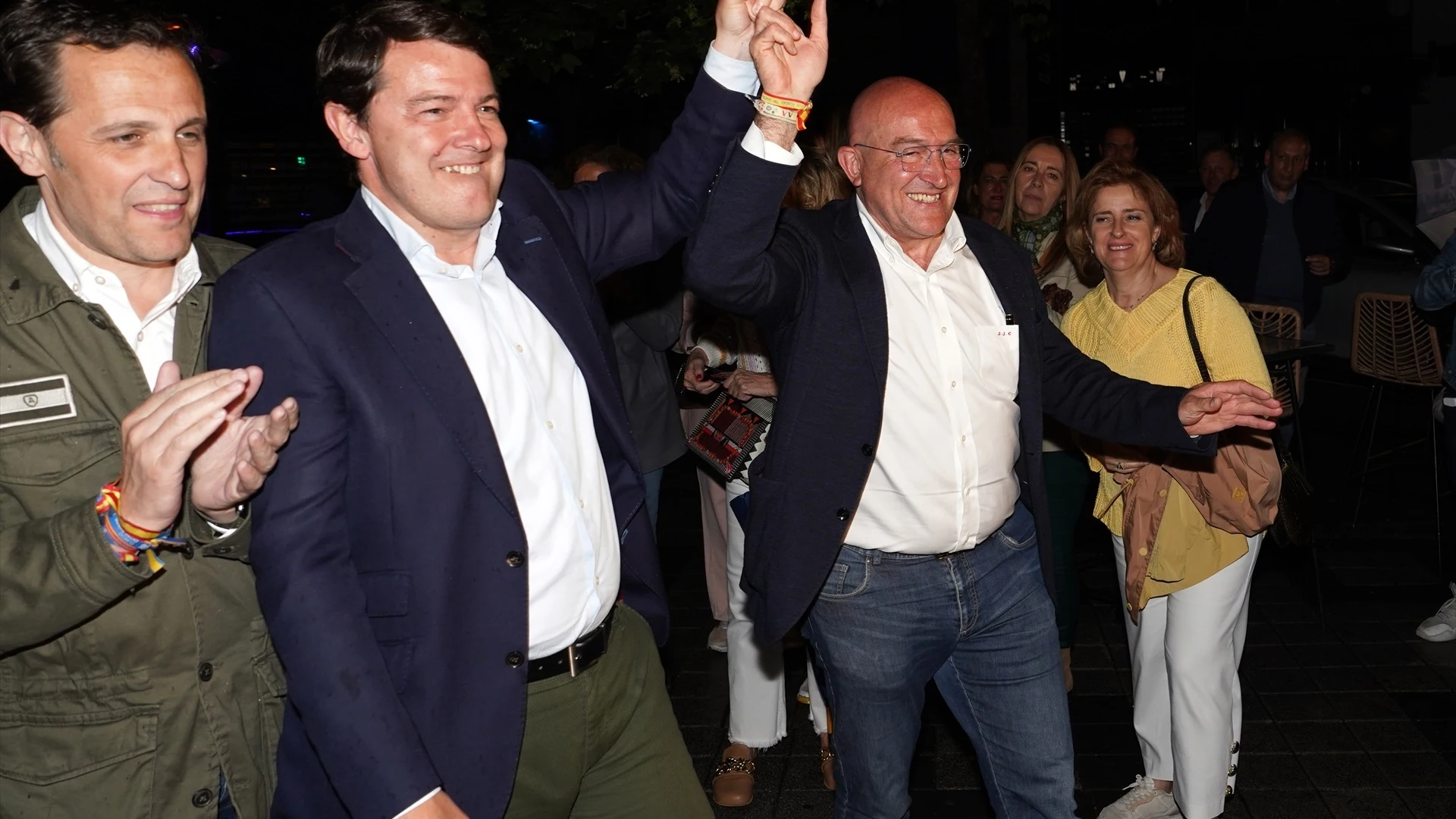 El presidente de la Diputación de Valladolid, Conrado Íscar; el presidente de la Junta de Castilla y León, Alfonso Fernández Mañueco y el candidato del PP a la Alcaldía de Valladolid, Jesús Julio Carnero.