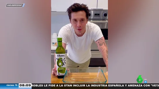 25 euros de aceite para freír dos pechuguitas de pollo: la polémica forma de cocinar de Brooklyn Beckham 25 euros de aceite para freír dos pechuguitas de pollo: la polémica forma de cocinar de Brooklyn Beckham