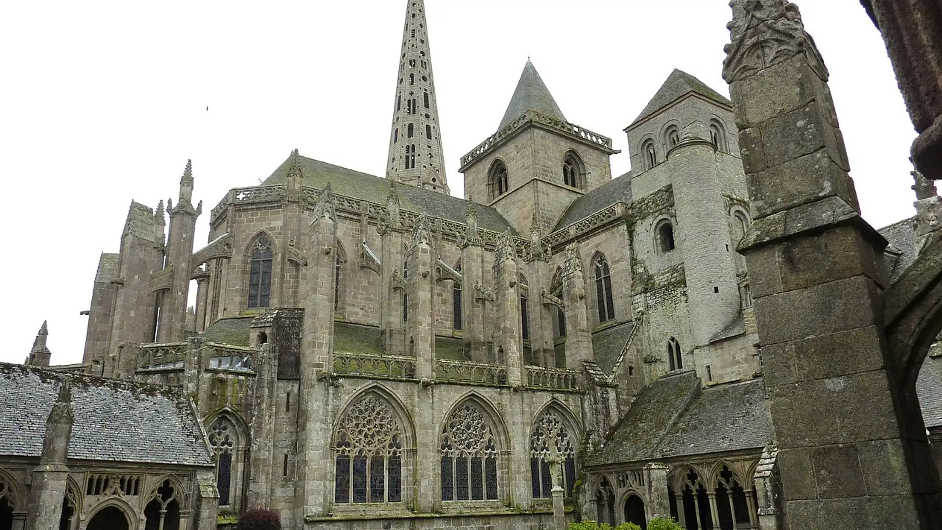 Basílica de Saint-Tugdual de Tréguier: la curiosa historia que esconde su Torre Hasting