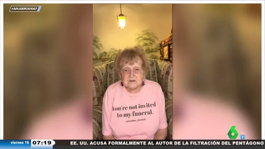 La madre de Angie Cárdenas, abuela de Hans Arús, ha planeado ya su funeral: "Convence a la 'nona' de que haga un TikTok" La madre de Angie Cárdenas, abuela de Hans Arús, ha planeado ya su funeral: "Convence a la 'nona' de que haga un TikTok"