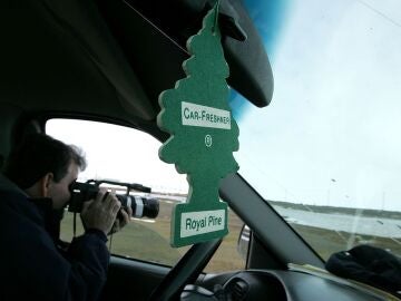 La DGT podría multarte por llevar el ambientador en el coche