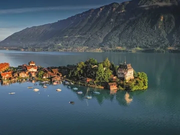 Iseltwald, una comuna de Interlaken (Suiza) Iseltwald, una comuna de Interlaken (Suiza)