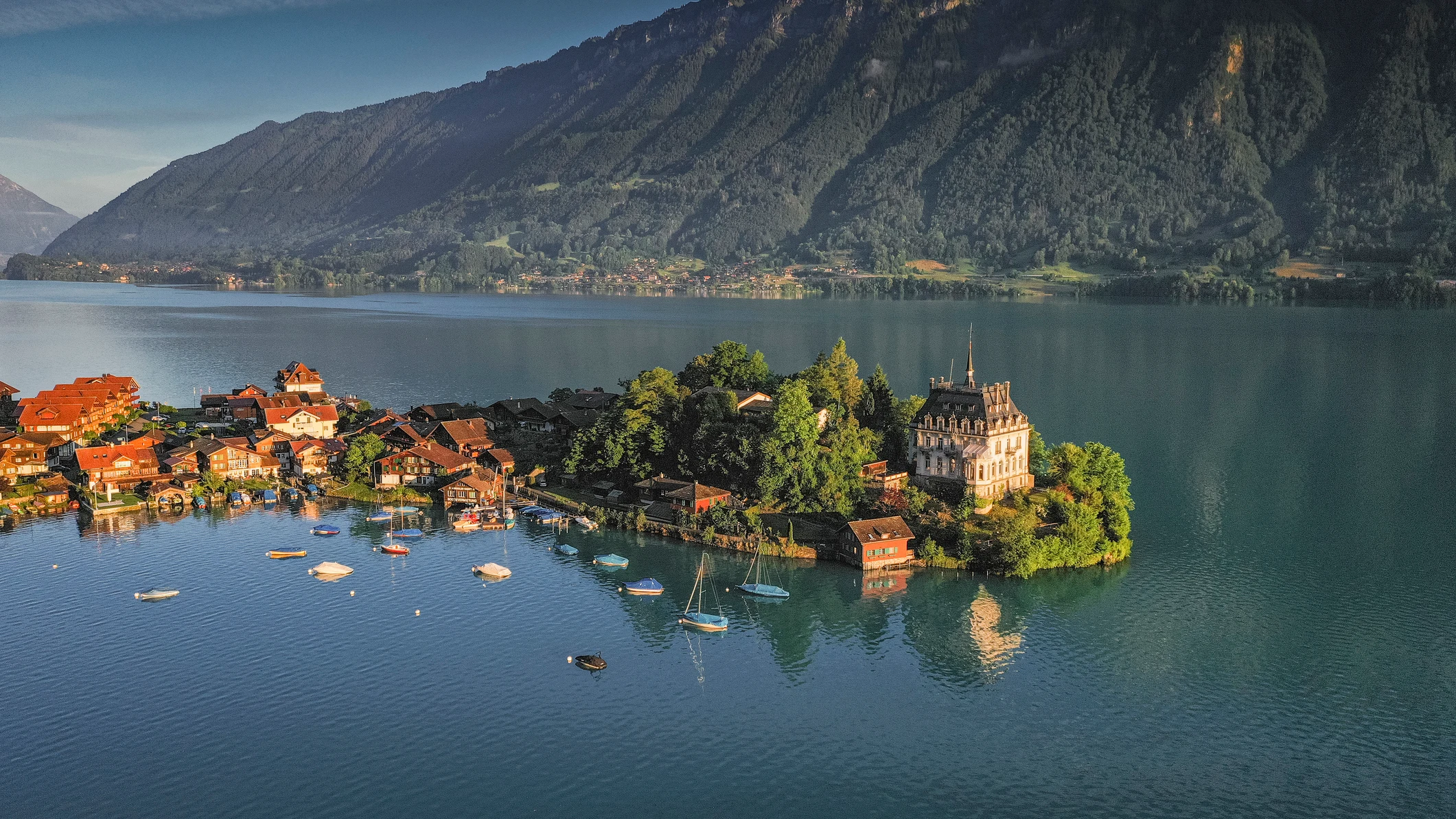 Iseltwald, una comuna de Interlaken (Suiza)