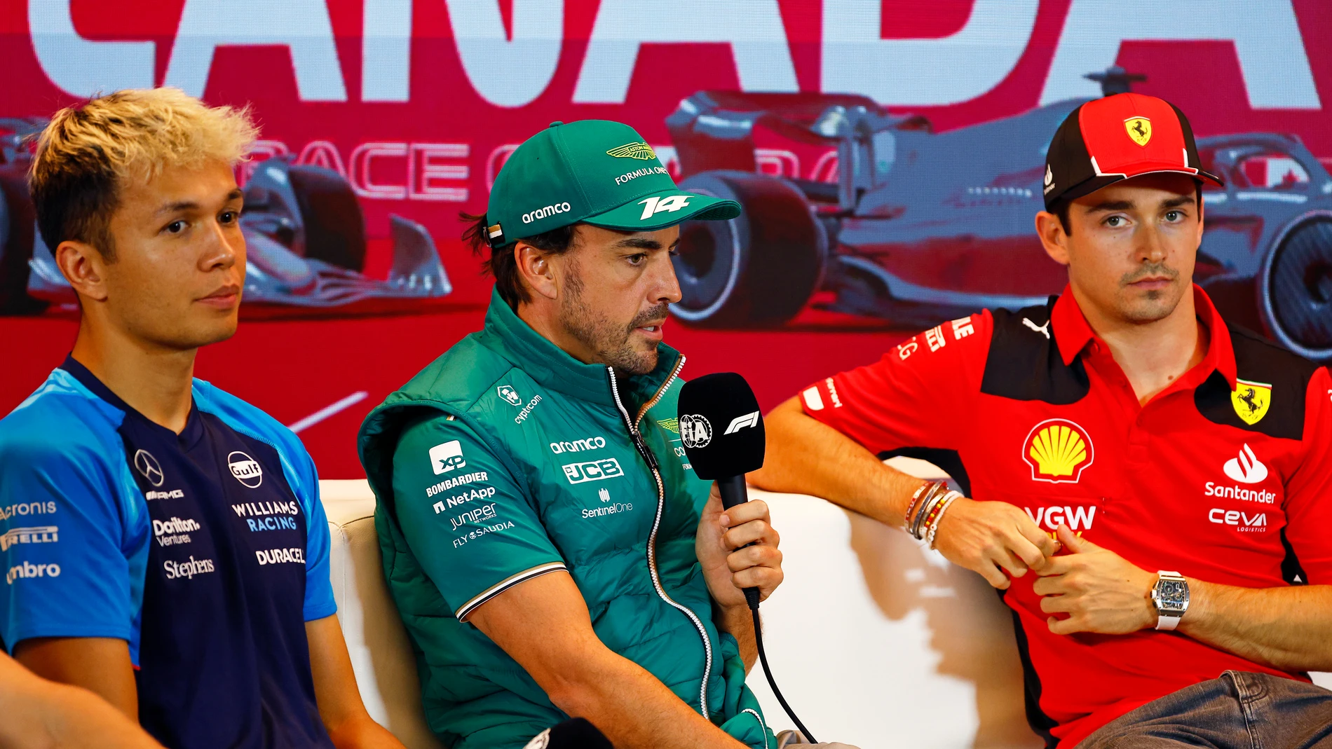 Albon, Alonso y Leclerc en rueda de prensa