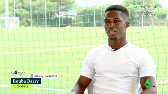 El mensaje a Vox de un ex menor no acompañado que cumple su sueño de ser futbolista "Tenía sueños que cumplir y decidí abandonar a mis padres", comenta Bouba en este vídeo de laSexta Columna donde recuerda su duro viaje desde Guinea a España, a donde llegó como un menor no acompañado. Ahora se gana la vida con el fútbol.