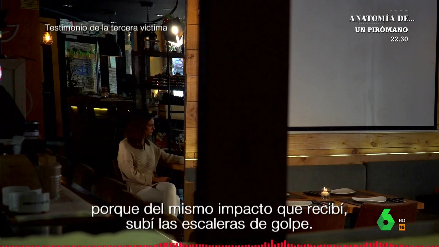 "Supe que me clavó algo porque el impacto me hizo subir de golpe las escaleras": el estremecedor relato de una víctima del 'loco del chándal' "Supe que me clavó algo porque el impacto me hizo subir de golpe las escaleras": el estremecedor relato de una víctima del 'loco del chándal'