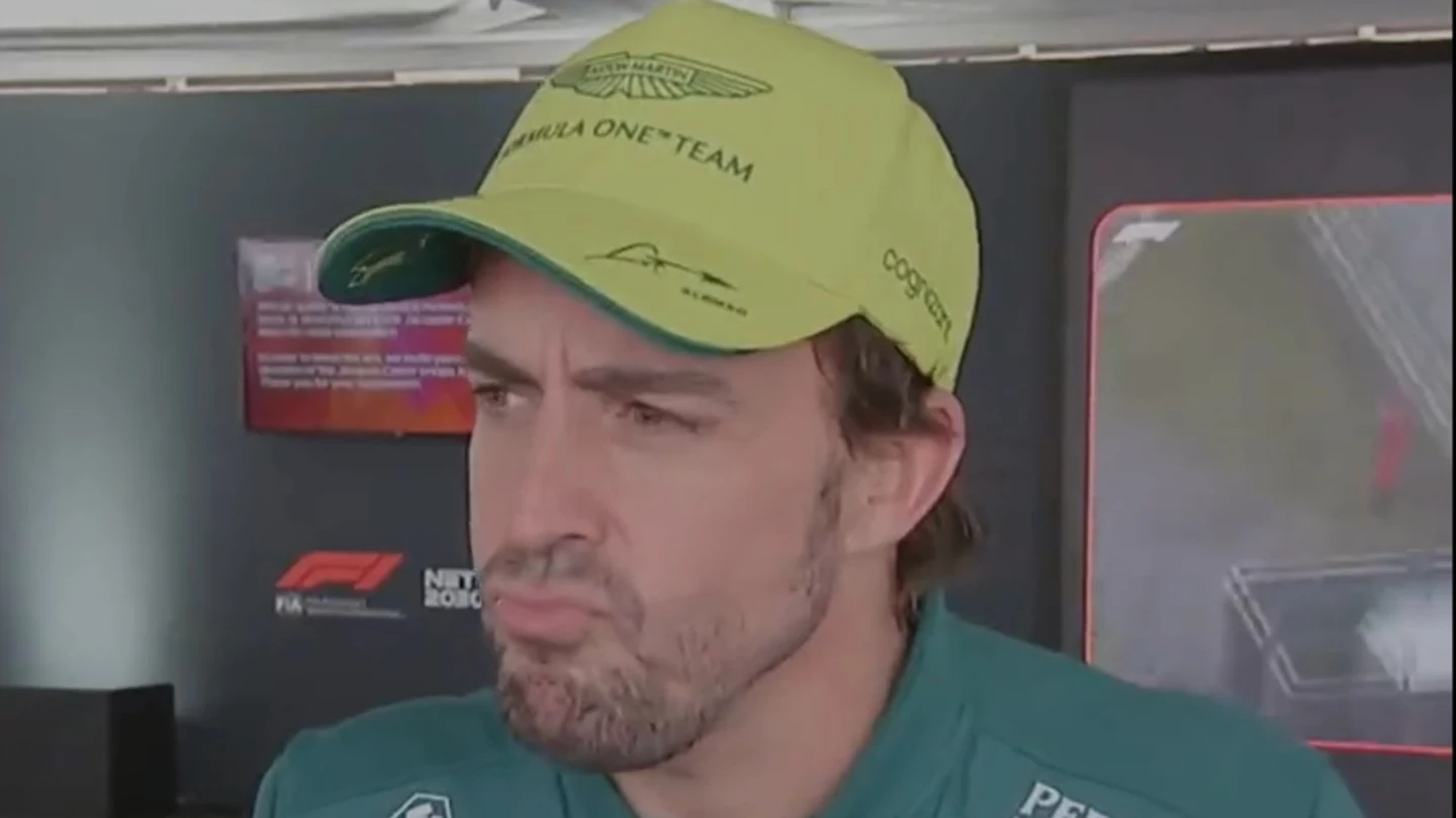 La reacción de Fernando Alonso a la broma de Lewis Hamilton La reacción de Fernando Alonso a la broma de Lewis Hamilton