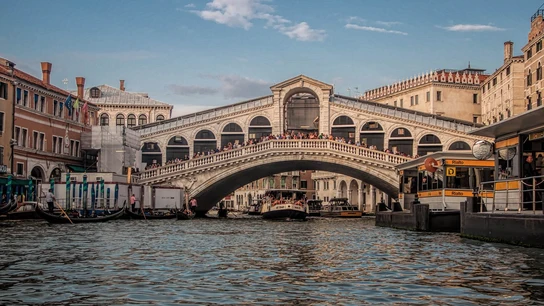 Puente de Rialto. Venecia Puente de Rialto. Venecia