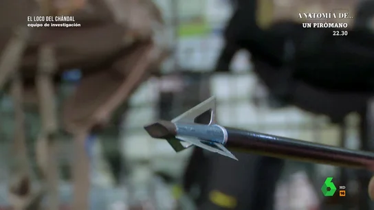 Un experto analiza las puntas de flecha que 'el loco del chándal' clavaba a sus víctimas: "Pueden provocar la muerte rápidamente" Un experto analiza las puntas de flecha que 'el loco del chándal' clavaba a sus víctimas: "Pueden provocar la muerte rápidamente"