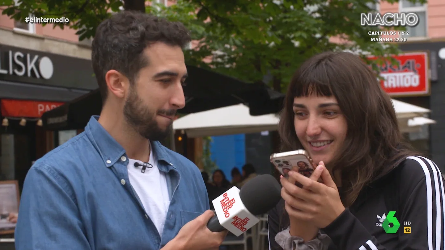 La proposición de una joven a su novio delante de Isma Juárez Isma Juárez pregunta a los españoles relaciones sexuales y cuánto tiempo le dedican. "Cuanto menos mejor", afirma una joven en este vídeo donde asegura que si le dedicara una hora como dicen otras personas "cojo cistitis".