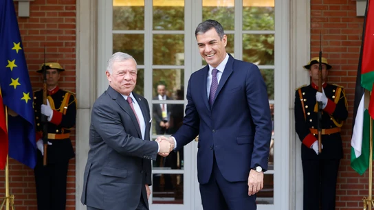 El presidente del Gobierno, Pedro Sánchez, recibe al rey de Jordania, Abdalá II bin Al Hussein, en el Palacio de la Moncloa El presidente del Gobierno, Pedro Sánchez, recibe al rey de Jordania, Abdalá II bin Al Hussein, en el Palacio de la Moncloa