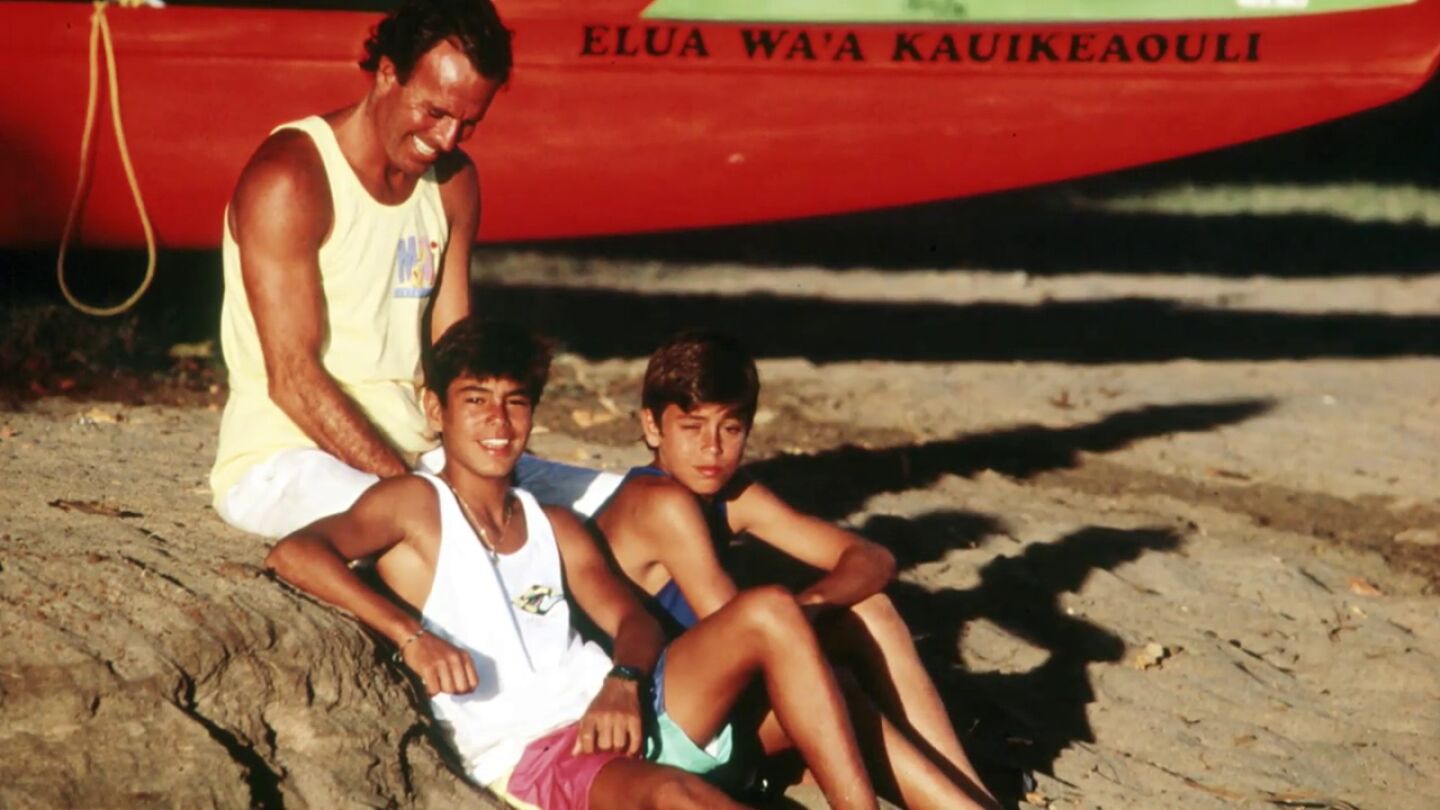  &iquest;Por qu&eacute; Julio Iglesias se lleva mejor con Julio Jos&eacute; que con Enrique? Rosa Villacast&iacute;n desvela la verdadera relaci&oacute;n con sus hijos